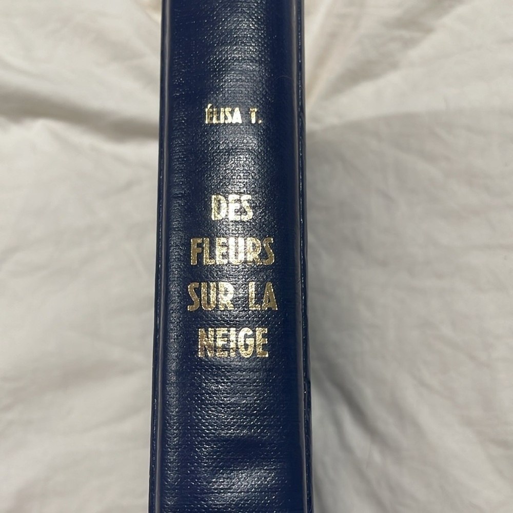 Des fleurs sur la neige book livre 2/20$ item - Picture 2 of 5